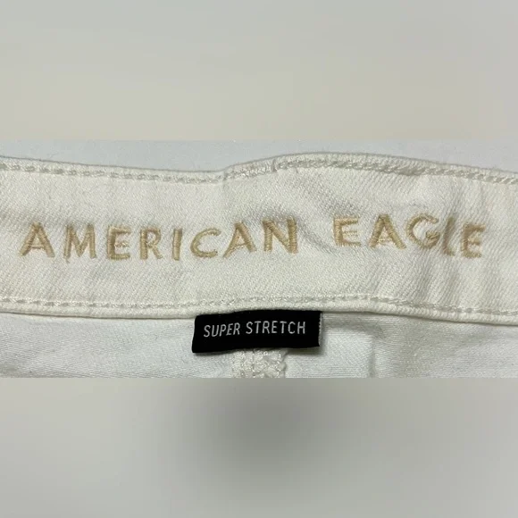 Like New! American Eagle Outfitters Women's White Denim Shorts. Size 20 - Picture 4 of 6